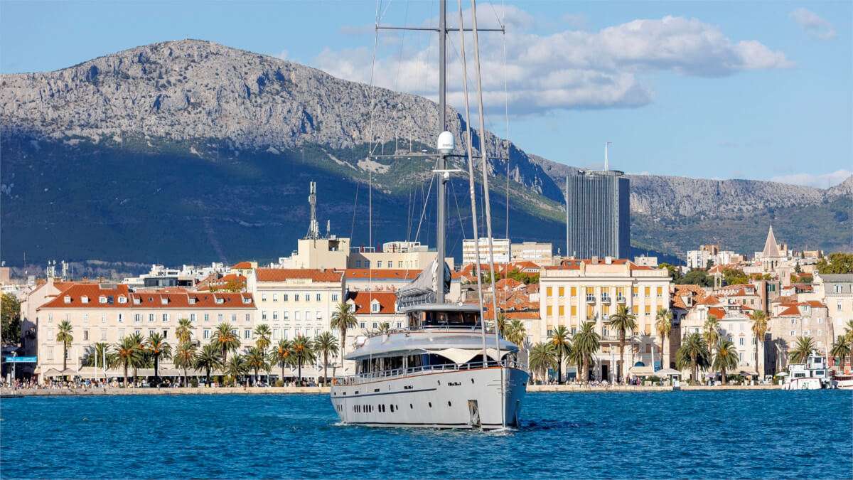Life Is Good yacht in Croatia