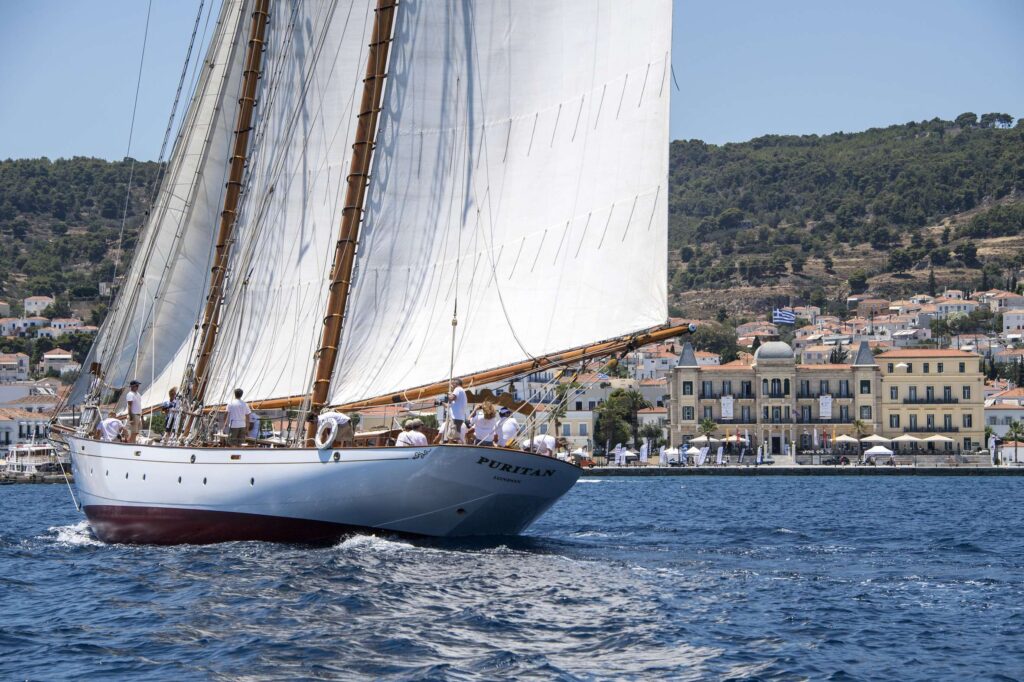 PURITAN Yacht